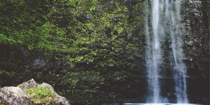 溯溪运动入门指南：从驴友社区到波西米亚风的山水奇遇