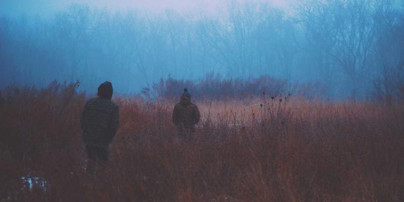 露营登山新境界：波西米亚风旅者必备的山区地图与指北针导航进阶指南